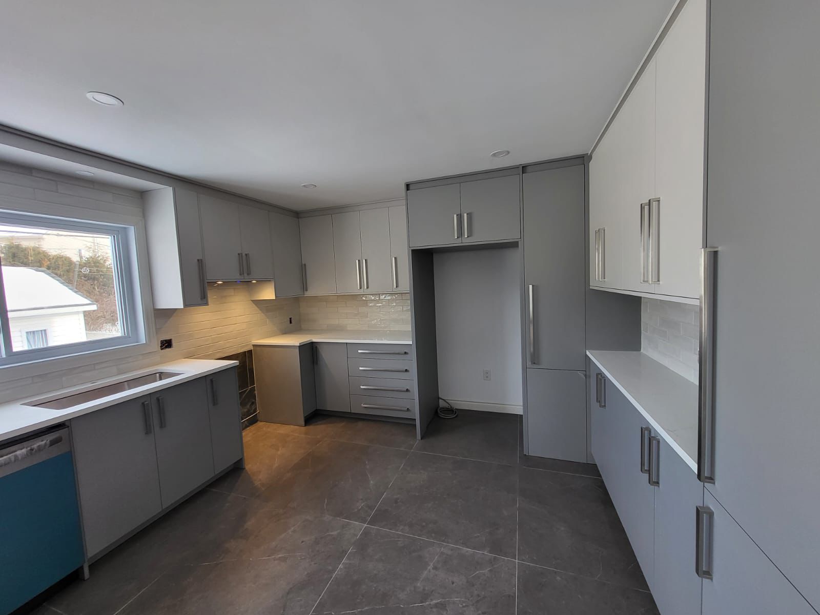 Modern kitchen installation